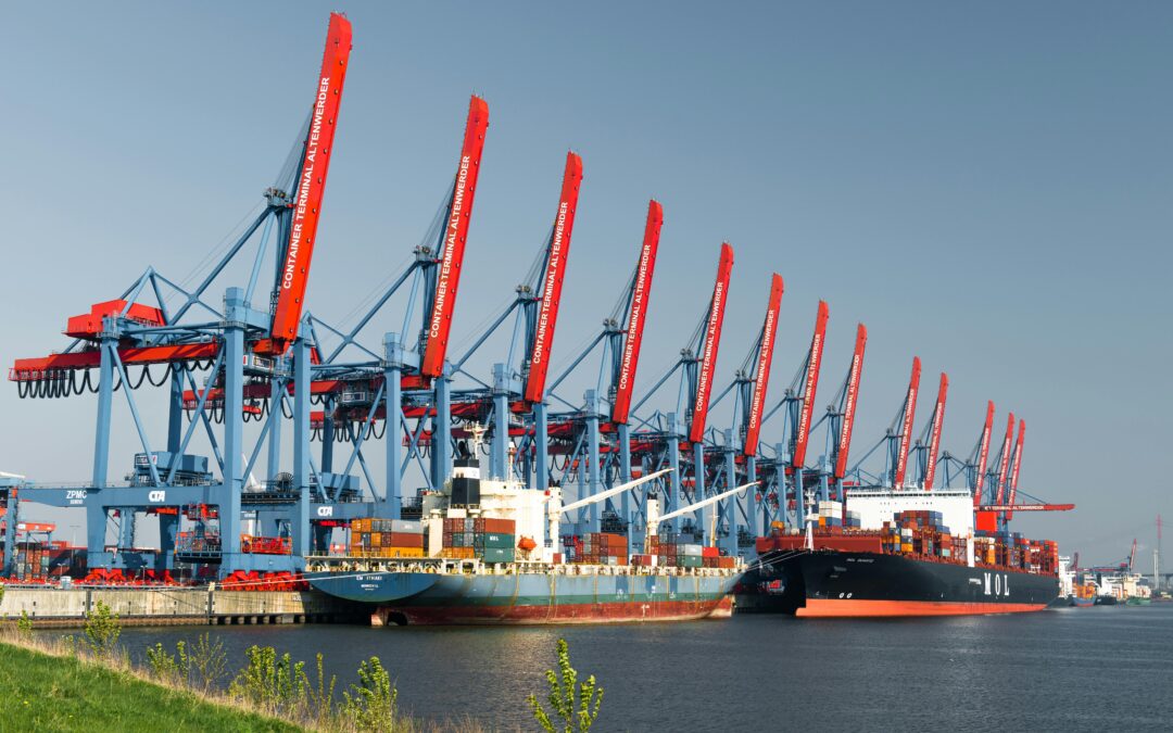 Renting vs. Buying: Making the Right Choice for Your Shipping Container Needs